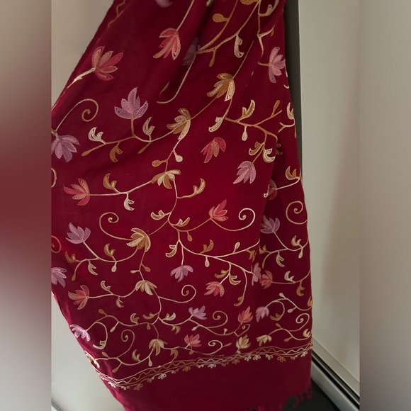 Elegant Red Floral Scarf - Picture 4 of 5